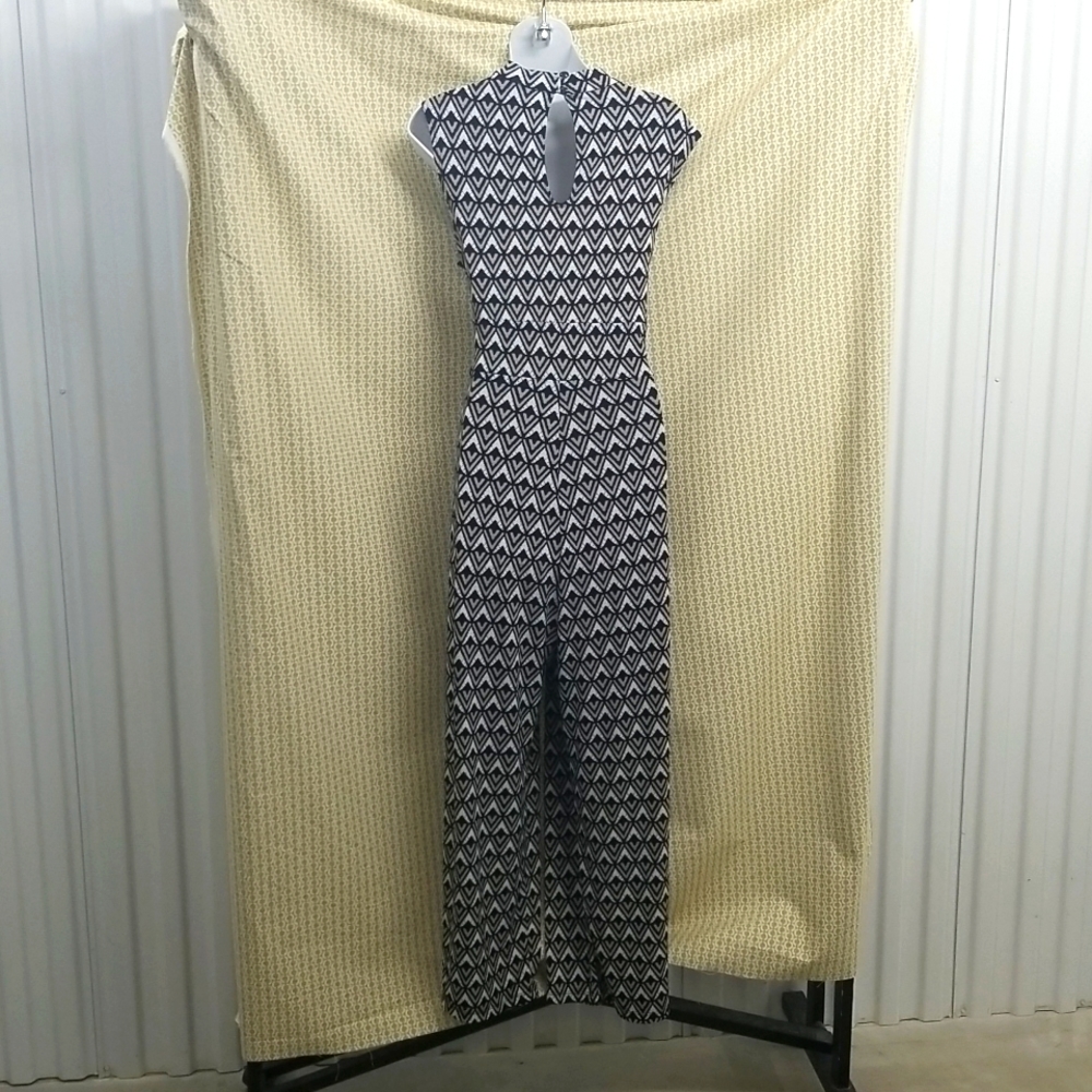 🎉HP🎉Enfocus Studio Printed Jumpsuit - Picture 2 of 6